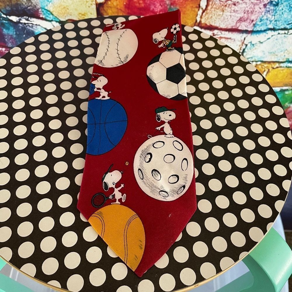 Charlie Brown and Gang Snoopy Sports Theme Tie Soccer Tennis Baseball Balls